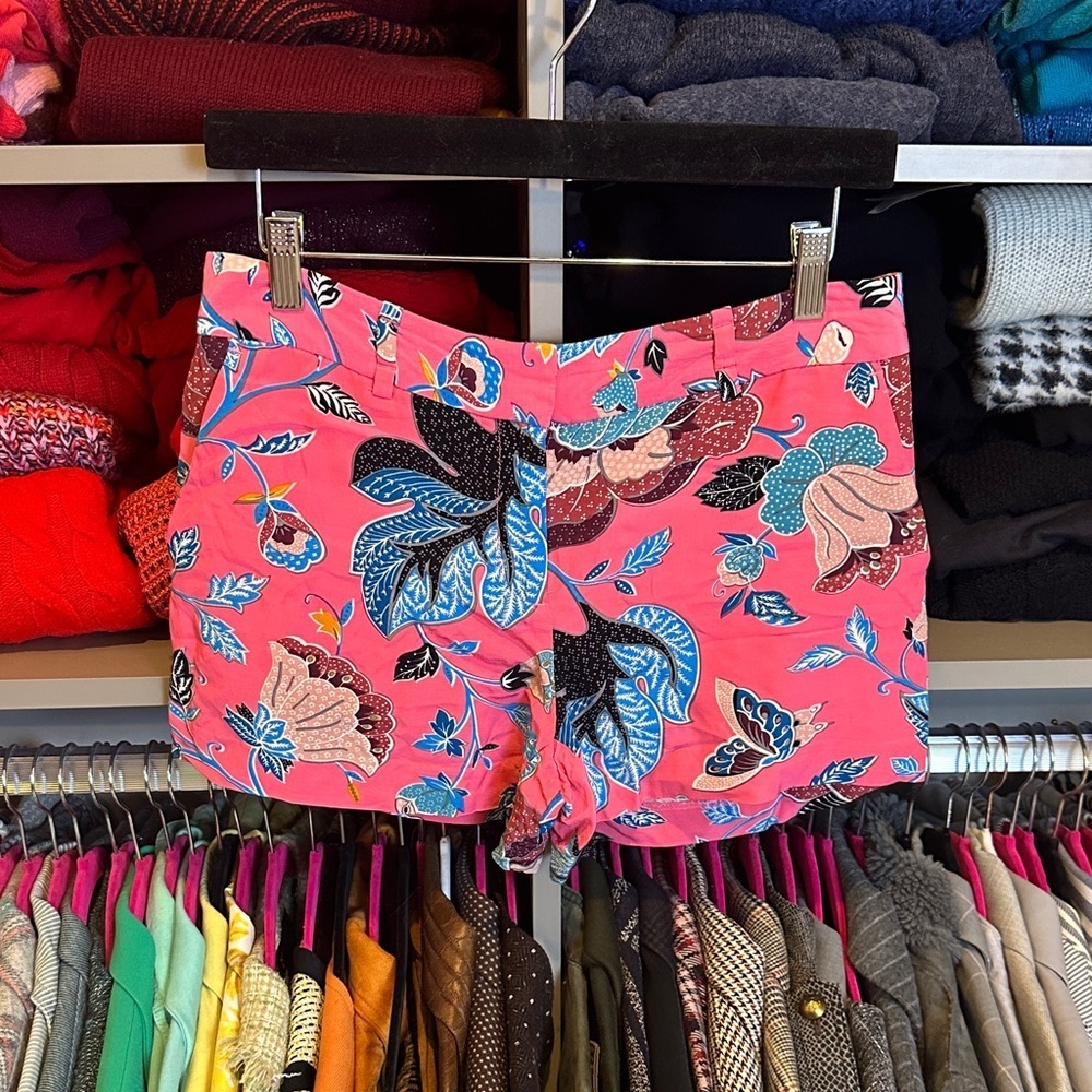 LOFT pink/blue floral front closure front 2 pockets shorts size 2 NWOT
